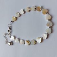 Armband met schelphartjes zilver
