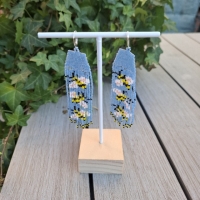 Franje oorbellen met bijtjes