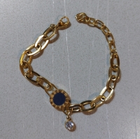 Jasseron armband met zwarte steen en glansbedeltje