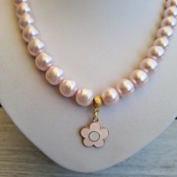 Parelketting met bloem