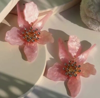 Statement bloem oorbellen roze