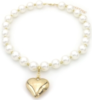Witte parelketting met gouden hart