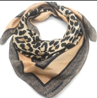 Zijde look bandana 70 x 70  Panter print